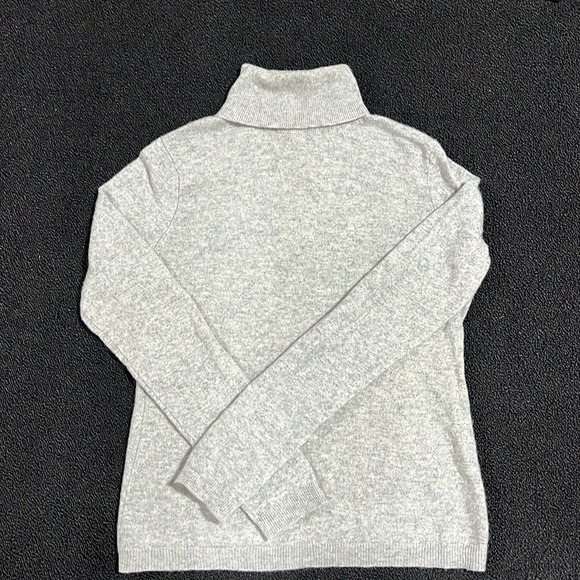 Neiman Marcus women’s 100% cashmere turtleneck sweater, medium - Picture 1 of 7